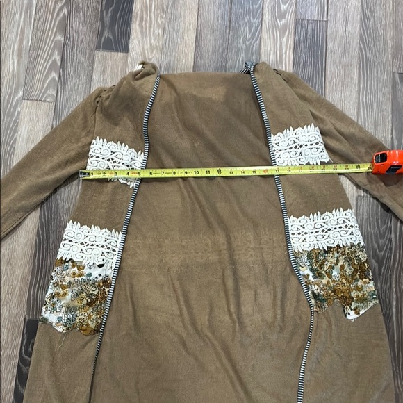 Gimmicks Women's Tan Hooded cardigan with Lace Detail. Size Medium. - Picture 8 of 10